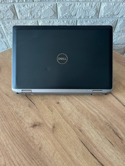 Ноутбук Б-класс Dell Latitude E6530 / 15.6&quot; (1366x768) TN / Intel Core i5-3210M (2 (4) ядра по 2.5 - 3.1 GHz) / 4 GB DDR3 / 500 GB HDD / Intel HD Graphics 4000 - 3