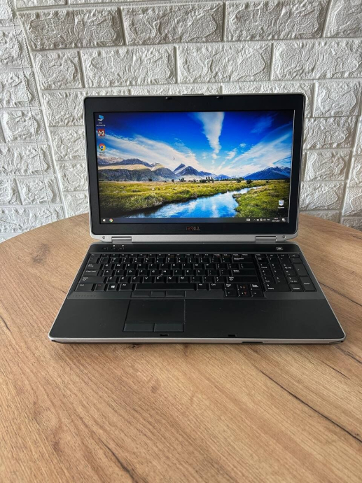 Ноутбук Б-класс Dell Latitude E6530 / 15.6&quot; (1366x768) TN / Intel Core i5-3210M (2 (4) ядра по 2.5 - 3.1 GHz) / 4 GB DDR3 / 500 GB HDD / Intel HD Graphics 4000 - 2