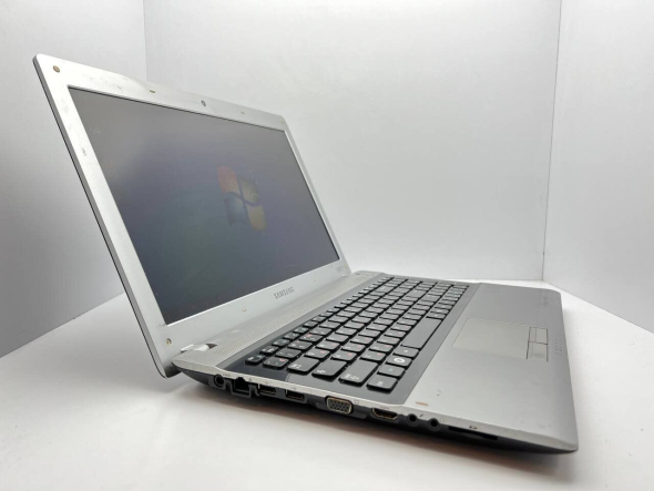 Ноутбук Б-класс Samsung RV515 / 15.6&quot; (1366x768) TN / Intel Core i3-370M (2 (4) ядра по 2.4 GHz) / 4 GB DDR3 / 500 GB HDD / nVidia GeForce 315M, 512 MB GDDR3, 64-bit / WebCam - 3