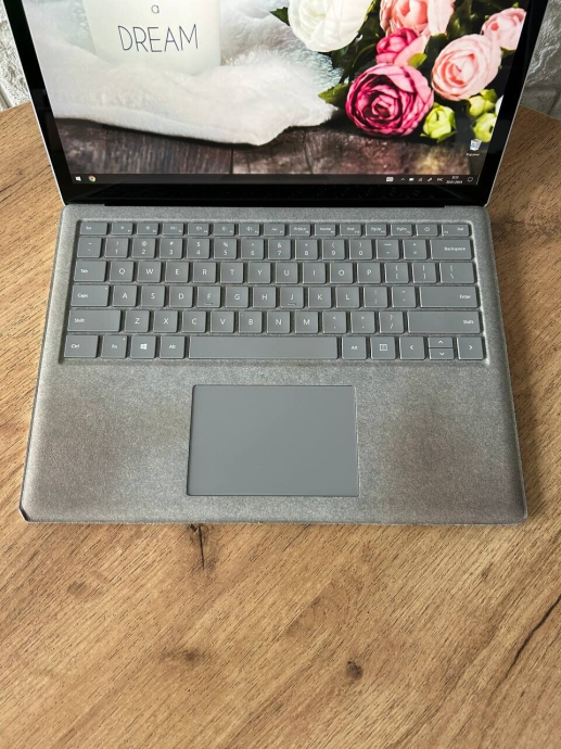 Ультрабук Б-класс Microsoft Surface Laptop / 13.5&quot; (2256x1504) IPS Touch / Intel Core i5-7300U (2 (4) ядра по 2.6 - 3.5 GHz) / 8 GB DDR4 / 256 GB SSD / Intel HD Graphics 620 / WebCam - 7