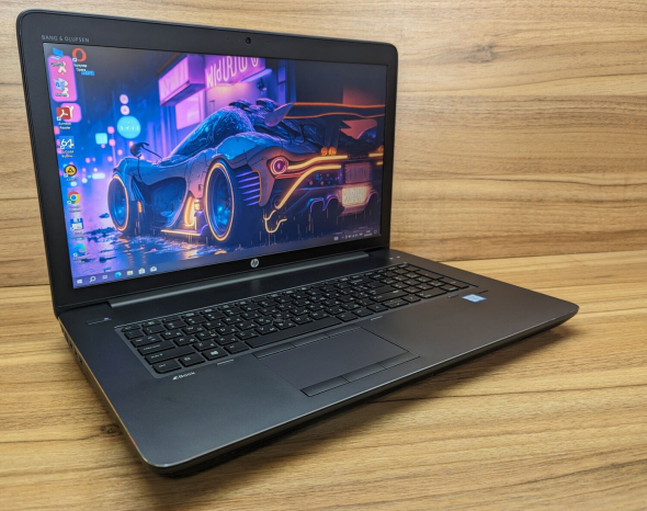 Мобильная рабочая станция HP zBook 17 G3 / 17.3&quot; (1600x900) TN / Intel Core i7-6700HQ (4 (8) ядра по 2.6 - 3.5 GHz) / 16 GB DDR4 / 512 GB SSD / nVidia Quadro M1000M, 2 GB DDR3, 128-bit / WebCam / Fingerprint / Windows 10 - 10