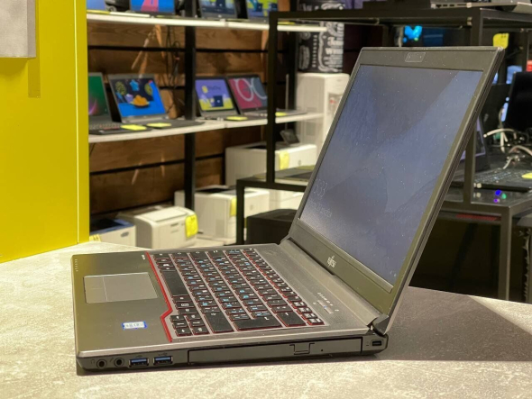 Ноутбук Fujitsu LifeBook E746 / 14&quot; (1366x768) TN / Intel Core i5-6200U (2 (4) ядра по 2.3 - 2.8 GHz) / 8 GB DDR4 / 480 GB SSD / Intel HD Graphics 520 - 4