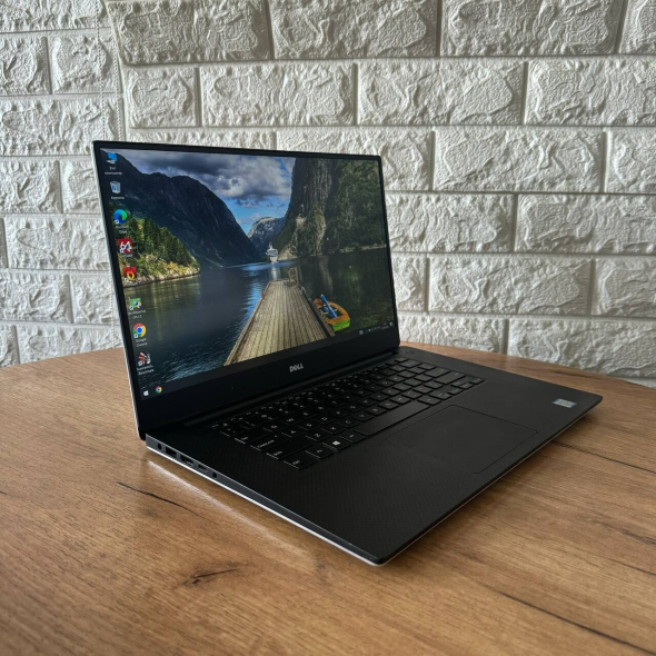 Мобильная рабочая станция Б-класс Dell Precision 5520 / 15.6&quot; (1920x1080) IPS / Intel Core i7-7820HQ (4 (8) ядра по 2.9 - 3.9 GHz) / 16 GB DDR4 / 250 GB SSD / nVidia Quadro M1200, 4 GB GDDR5, 128-bit / WebCam - 4