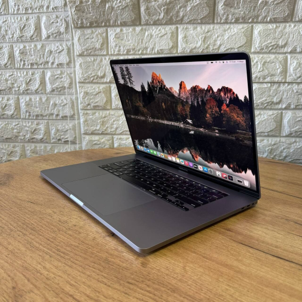 Ультрабук Apple MacBook Pro 16 2019 A2141 / 16&quot; (3072x1920) IPS / Intel Core i9-9980HK (8 (16) ядер по 2.4 - 5.0 GHz) / 32 GB DDR4 / 1000 GB SSD / AMD Radeon Pro 5500M, 8 GB GDDR6, 128-bit / WebCam / MacOS - 5