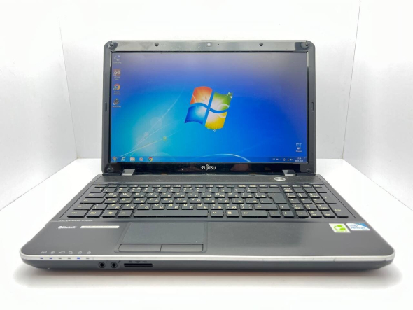 Ноутбук Fujitsu LifeBook AH531 / 15.6&quot; (1366x768) TN / Intel Pentium B960 (2 ядра по 2.2 GHz) / 4 GB DDR3 / 320 GB HDD / Intel HD Graphics 2nd Generation / WebCam - 2