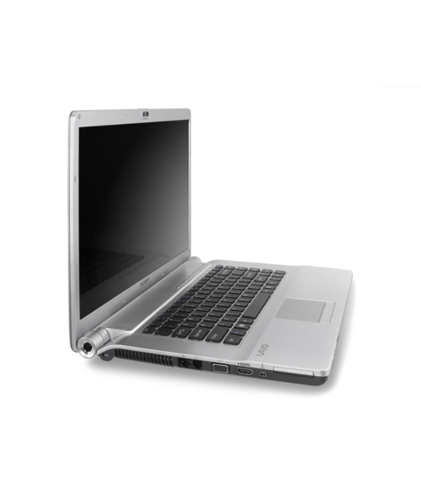 Ноутбук Sony Vaio PCG-3B1L / 16.4&quot; (1600x900) TN / Intel Core 2 Duo P8600 (2 ядра по 2.4 GHz) / 4 GB DDR2 / 500 GB HDD / Intel GMA 4500 MHD / WebCam / Win 7 + Сумка - 1