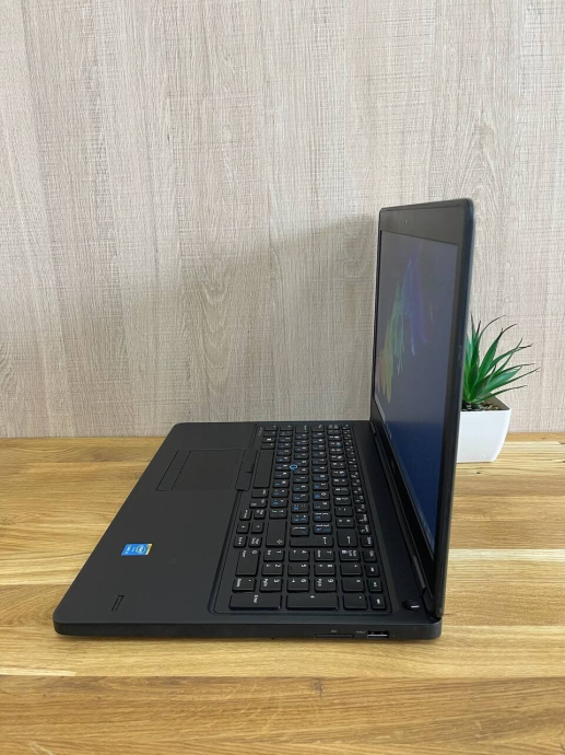 Ноутбук Dell Latitude E5550 / 15.6&quot; (1366x768) TN / Intel Core i3-5010U (2 (4) ядра по 2.1 GHz) / 16 GB DDR3 / 128 GB SSD / Intel HD Graphics 5500 / WebCam / Fingerprint - 4