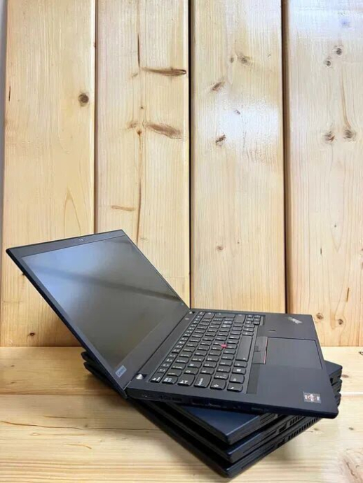 Ноутбук Lenovo ThinkPad T495 / 14&quot; (1920x1080) IPS / AMD Ryzen 5 PRO 3500U (4 (8) ядра по 2.1 - 3.7 GHz) / 16 GB DDR4 / 256 GB SSD M.2 / AMD Radeon RX Vega 8 Graphics / WebCam - 5