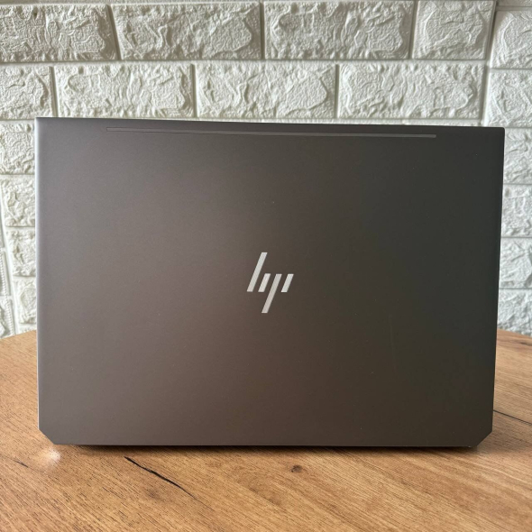 Мобільна робоча станція HP ZBook Studio G5/ 15.6 &quot; (1920x1080) IPS / Intel Xeon E-2176m (6 (12) ядер по 2.7 - 4.4 GHz) / 16 GB DDR4 / 512 GB SSD / nVidia Quadro P1000, 4 GB DDR5, 128-bit / WebCam - 3