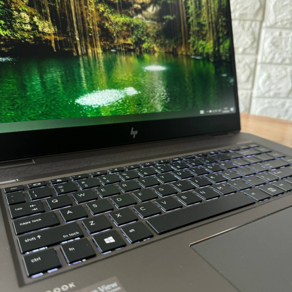 Мобільна робоча станція HP ZBook Studio G5/ 15.6 &quot; (1920x1080) IPS / Intel Xeon E-2176m (6 (12) ядер по 2.7 - 4.4 GHz) / 16 GB DDR4 / 512 GB SSD / nVidia Quadro P1000, 4 GB DDR5, 128-bit / WebCam - 8