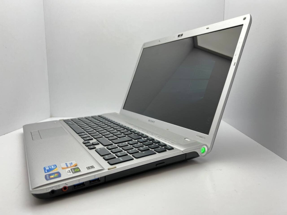 Ноутбук Sony VPC-F13E4E / 16.2&quot; (1600x900) TN / Intel Core i5-460M (2 (4) ядра по 2.5 - 2.8 GHz) / 4 GB DDR3 / 500 Gb HDD / nVidia GeForce GT 425M, 1 GB DDR3, 128-bit / WebCam - 4