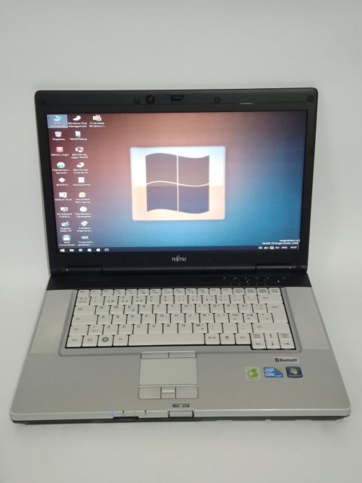 Ноутбук Fujitsu LifeBook E780 / 15.6&quot; (1600x900) TN / Intel Core i5-520M (2 (4) ядра по 2.4 - 2.93 GHz) / 4 GB DDR3 / 320 GB HDD / Intel HD Graphics / WebCam / DVD-ROM - 2