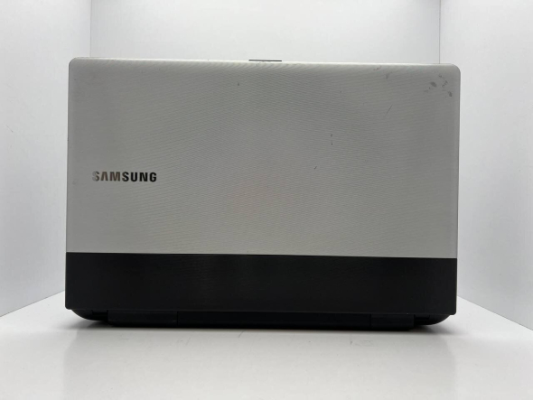 Ноутбук Samsung 305E7A / 17.3&quot; (1600x900) TN / AMD A6-3420M (4 ядра по 1.5 - 2.4 GHz) / 4 GB DDR3 / 1000 Gb HDD / AMD Radeon HD 6520M, 1 GB DDR3, 64-bit / WebCam - 5