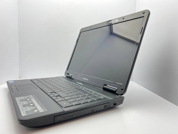 Ноутбук Acer eMachines E728 / 15.6&quot; (1366x768) TN / Intel Pentium T4500 (2 ядра по 2.3 GHz) / 4 GB DDR3 / 640 GB HDD / Intel GMA 4500M Graphics / WebCam - 4