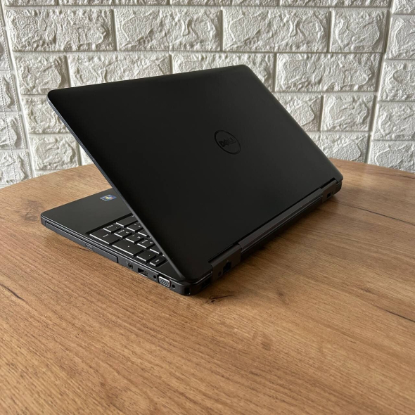 Ноутбук Б-класс Dell Latitude E5540 / 15.6&quot; (1920x1080) TN / Intel Core i7-4600U (2 (4) ядра по 2.1 - 3.3 GHz) / 8 GB DDR3 / 256 GB SSD + 320 HDD / nVidia GeForce GT 720M, 2 GB DDR3, 64-bit / WebCam - 6