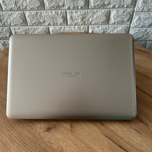 Ноутбук Б-класс Asus VivoBook F556UA / 15.6&quot; (1920x1080) TN / Intel Core i5-7200U (2 (4) ядра по 2.5 - 3.1 GHz) / 8 GB DDR4 / 256 GB SSD / Intel HD Graphics 620 / WebCam - 3