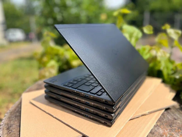 Ультрабук Fujitsu LifeBook U938/ 13.3 &quot; (1920x1080) IPS / Intel Core i5-8250U (4 (8) ядра по 1.6 - 3.4 GHz) / 8 GB DDR4 / 256 GB SSD / Intel UHD Graphics 620 / WebCam - 4