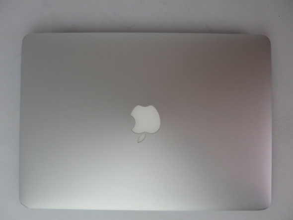 Apple A1466 MacBook Air Core i5 4GB RAM 256GB SSD - 2