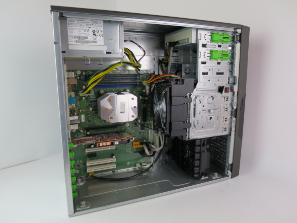 Сервер WORKSTATION FUJITSU CELSIUS W510 4XCORE XEON E3-1220 2,9 GHZ 16 RAM - 4