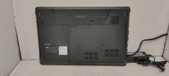 Ноутбук Б-класс Lenovo IdeaPad G560e / 15.6&quot; (1366x768) TN / Intel Celeron T3500 (2 ядра по 2.1 GHz) / 4 GB DDR3 / 320 GB HDD / Intel GMA 4500MHD Graphics / WebCam - 8