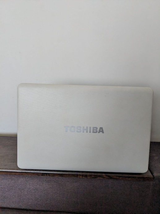 Ноутбук Toshiba Satellite C670 / 17.3&quot; (1600x900) TN / Intel Core i3-2310M (2 (4) ядра по 2.1 GHz) / 4 GB DDR3 / 120 GB SSD / Intel HD Graphics 3000 / WebCam - 6