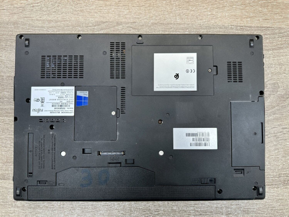 Ноутбук Fujitsu LifeBook E754 / 15.6&quot; (1366x768) TN / Intel Core i5-4300M (2 (4) ядра по 2.6 - 3.3 GHz) / 8 GB DDR3 / 256 GB SSD / Intel HD Graphics 4600 / HDMI / Win 10 Pro - 8