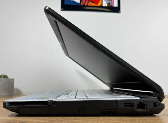 Ноутбук Fujitsu LifeBook S761 / 13.3&quot; (1366x768) TN / Intel Core i5-2520M (2 (4) ядра по 2.5 - 3.2 GHz) / 8 GB DDR3 / 750 GB HDD / Intel HD Graphics 3000 / WebCam / DVD-ROM / Win 10 - 5