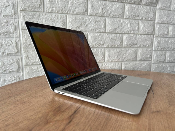 Ноутбук Apple MacBook Air A2337 (2020) / 13.3&quot; (2560x1600) IPS / Apple M1 (8 ядер по 2.1 - 3.2 GHz) / 8 GB DDR3 / 256 GB SSD / Apple M1 GPU / WebCam - 4