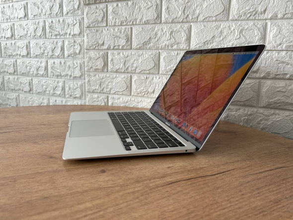 Ноутбук Apple MacBook Air A2337 (2020) / 13.3&quot; (2560x1600) IPS / Apple M1 (8 ядер по 2.1 - 3.2 GHz) / 8 GB DDR3 / 256 GB SSD / Apple M1 GPU / WebCam - 5