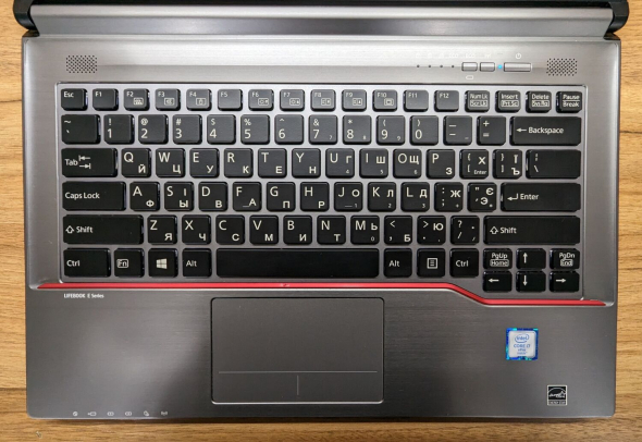Ноутбук Б-класс Fujitsu LifeBook E746 / 14&quot; (1920x1080) TN / Intel Core i7-6600U (2 (4) ядра по 2.6 - 3.4 GHz) / 8 GB DDR4 / 240 GB SSD / Intel HD Graphics 520 / WebCam / Windows 10 - 3