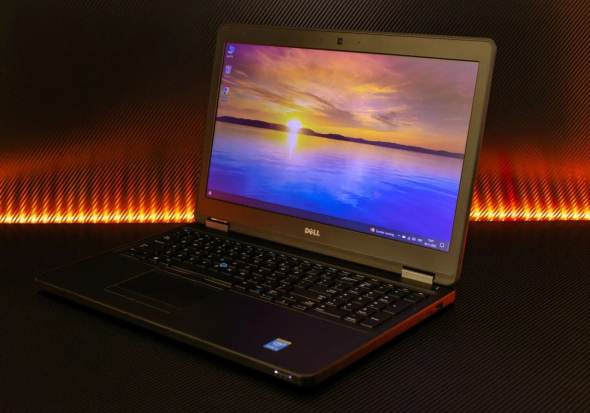 Ноутбук Б-класс Dell Latitude E5550 / 15.6&quot; (1366x768) TN / Intel Core i5-5300U (2 (4) ядра по 2.3 - 2.9 GHz) / 4 GB DDR3 / 500 GB HDD / Intel HD Graphics 5500 / WebCam / HDMI - 4