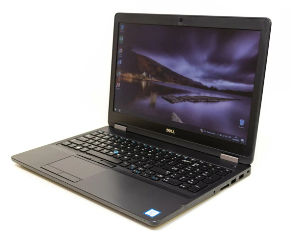 Ноутбук Б-класс Dell Latitude E5570 / 15.6&quot; (1366x768) TN / Intel Core i5-6300U (2 (4) ядра по 2.4 - 3.0 GHz) / 4 GB DDR4 / 128 GB SSD / Intel HD Graphics 520 / WebCam / HDMI - 4