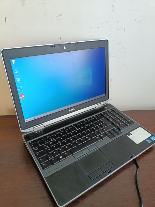Ноутбук Dell Latitude E6530 / 15.6&quot; (1366x768) TN / Intel Core i5-3340M (2 (4) ядер по 2.7 - 3.4 GHz) / 4 GB DDR3 / 500 GB HDD / Intel HD Graphics 4000 / WebCam / VGA - 2