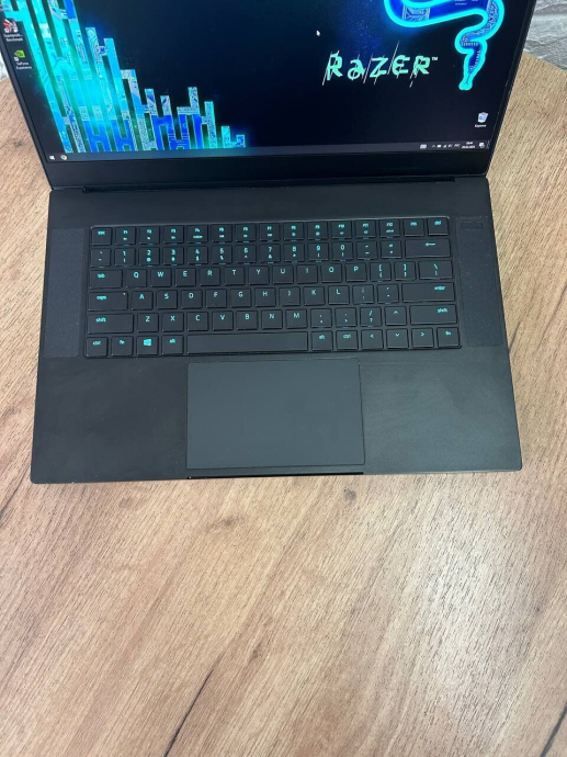 Игровой ноутбук Razer Blade 15 RZ09-0288 / 15.6&quot; (1920x1080) IPS / Intel Core i7-8750H (6 (12) ядер по 2.2 - 4.1 GHz) / 16 GB DDR4 / 512 GB SSD / nVidia GeForce RTX 2070 Max-Q, 8 GB GDDR6, 256-bit / WebCam - 7