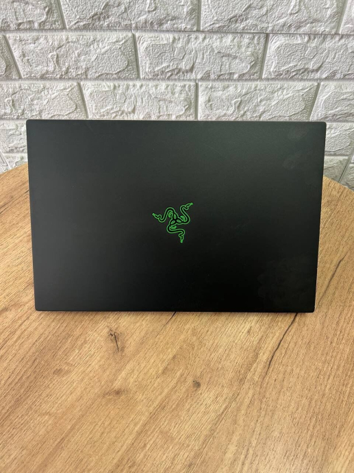 Игровой ноутбук Razer Blade 15 RZ09-0288 / 15.6&quot; (1920x1080) IPS / Intel Core i7-8750H (6 (12) ядер по 2.2 - 4.1 GHz) / 16 GB DDR4 / 512 GB SSD / nVidia GeForce RTX 2070 Max-Q, 8 GB GDDR6, 256-bit / WebCam - 3