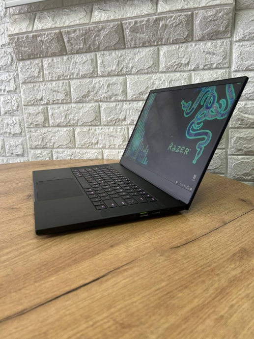 Игровой ноутбук Razer Blade 15 RZ09-0288 / 15.6&quot; (1920x1080) IPS / Intel Core i7-8750H (6 (12) ядер по 2.2 - 4.1 GHz) / 16 GB DDR4 / 512 GB SSD / nVidia GeForce RTX 2070 Max-Q, 8 GB GDDR6, 256-bit / WebCam - 5