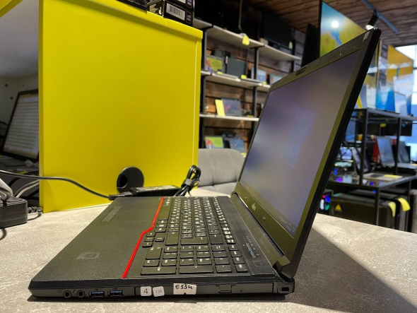Ноутбук Fujitsu Lifebook E554 / 15.6&quot; (1366x768) TN / Intel Core i3-4100M (2 (4) ядра по 2.5 GHz) / 8 GB DDR3 / 480 GB SSD / Intel HD Graphics 4600 - 4