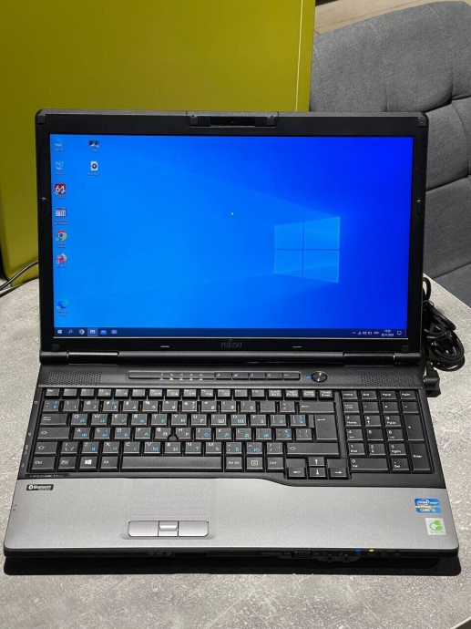 Ноутбук Fujitsu LifeBook E752 / 15.6&quot; (1600x900) TN / Intel Core i5-3210M (2 (4) ядра по 2.5 - 3.1 GHz) / 8 GB DDR3 / 480 GB SSD / Intel HD Graphics 4000 / WebCam - 2